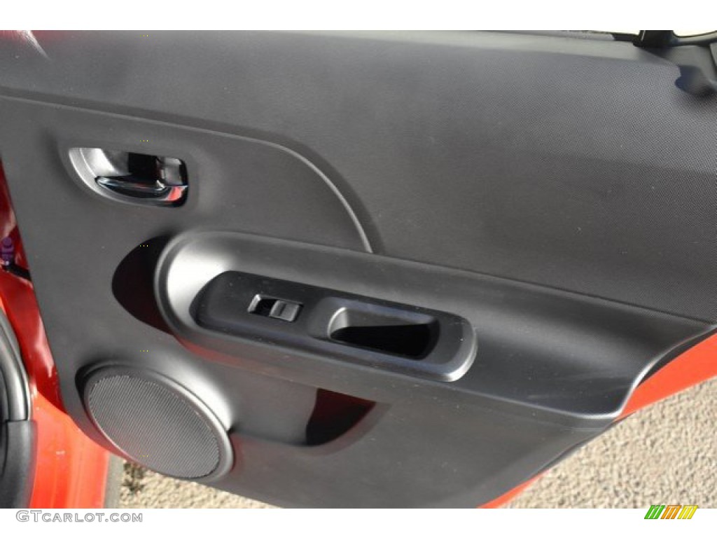 2019 Prius c LE - Absolutely Red / Gray/Black Two Tone photo #22