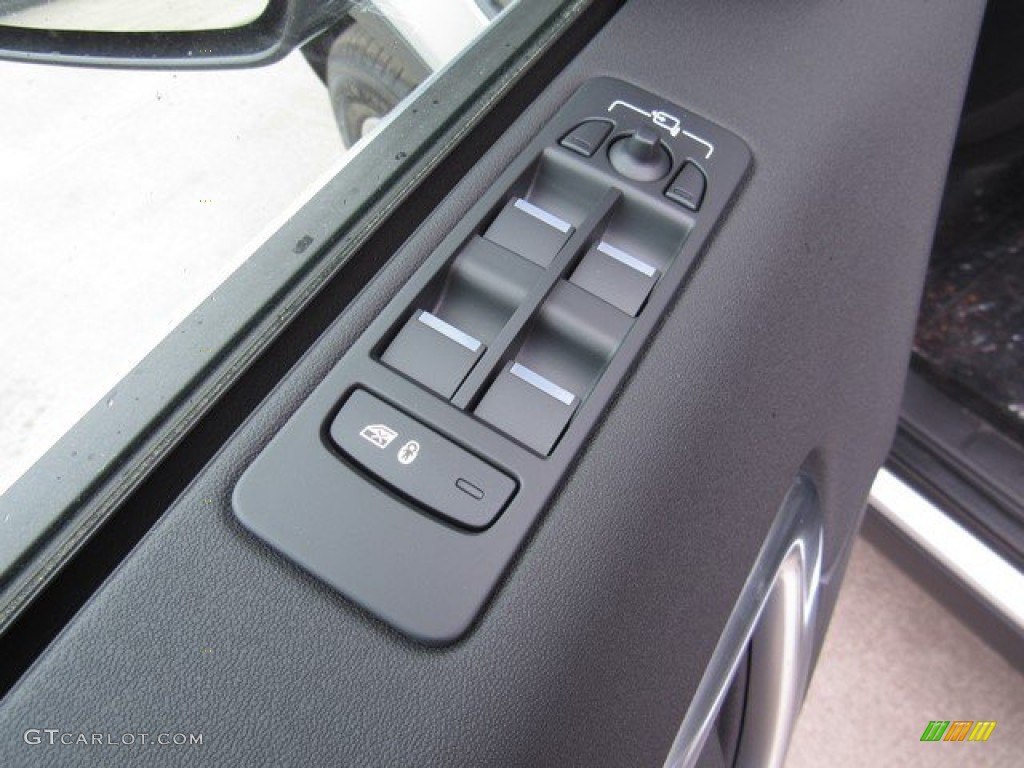 2019 Land Rover Discovery Sport SE Controls Photo #131723697