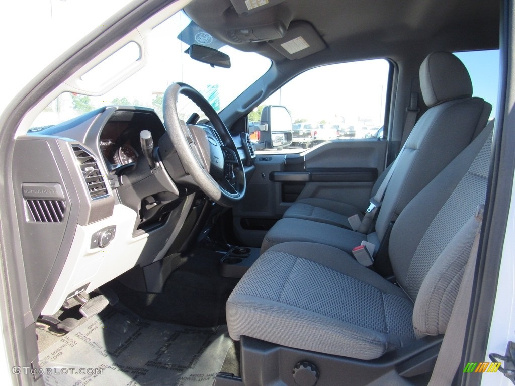 2018 F350 Super Duty XLT Crew Cab 4x4 - Oxford White / Earth Gray photo #17