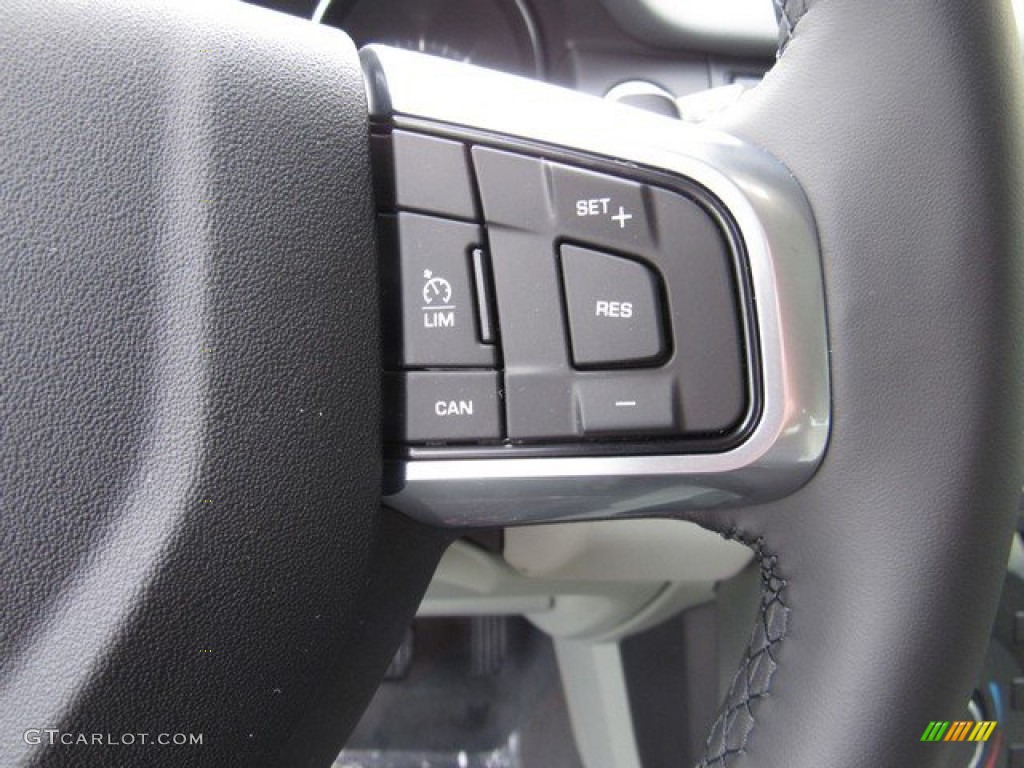 2019 Land Rover Discovery Sport SE Glacier/Lunar Steering Wheel Photo #131729114