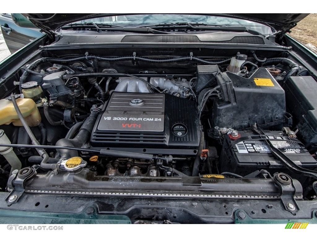 2002 Highlander V6 4WD - Electric Green Mica / Ivory photo #16
