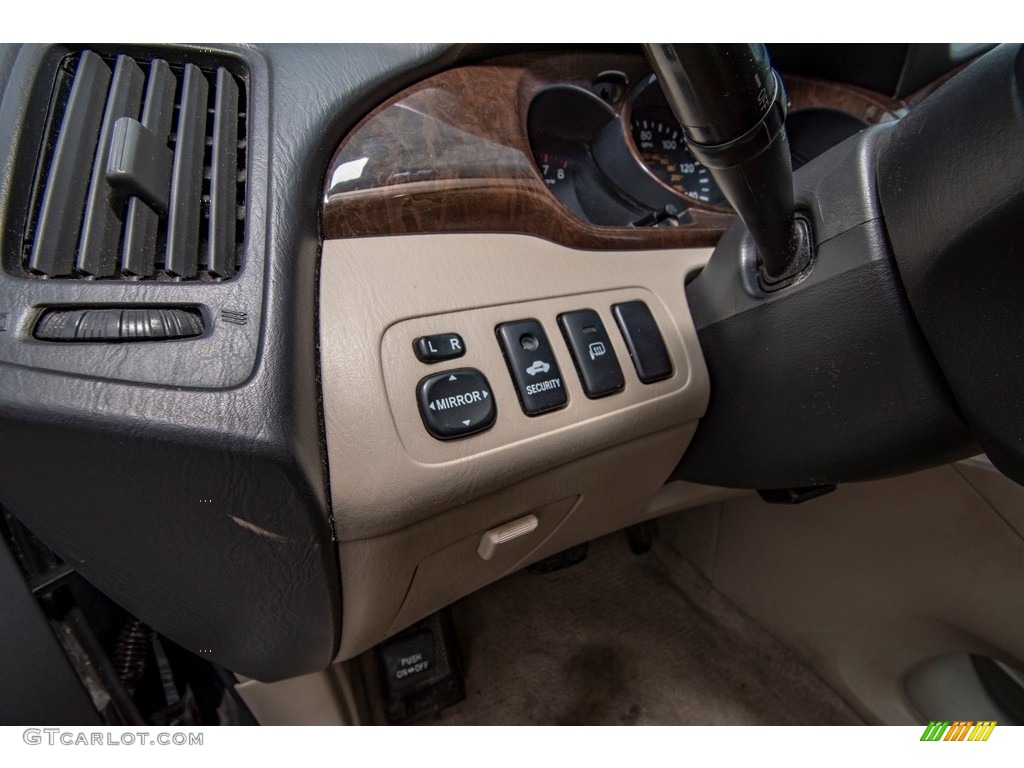2002 Highlander V6 4WD - Electric Green Mica / Ivory photo #34