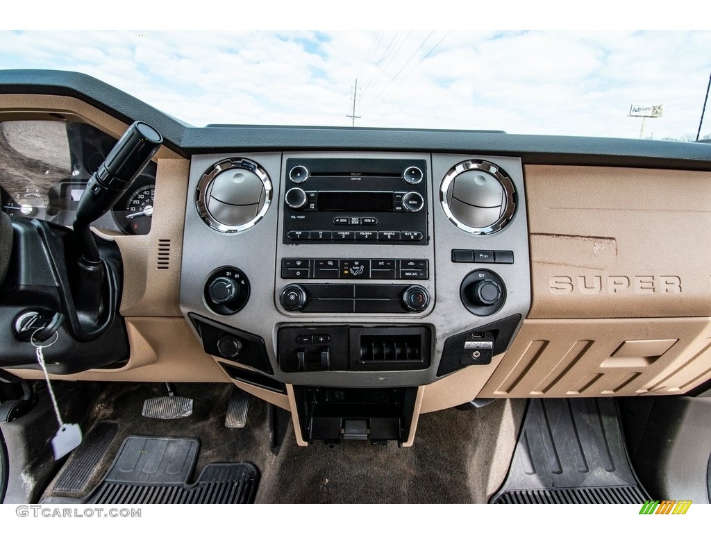 2014 F250 Super Duty XLT Crew Cab 4x4 - Green Gem Metallic / Adobe photo #33