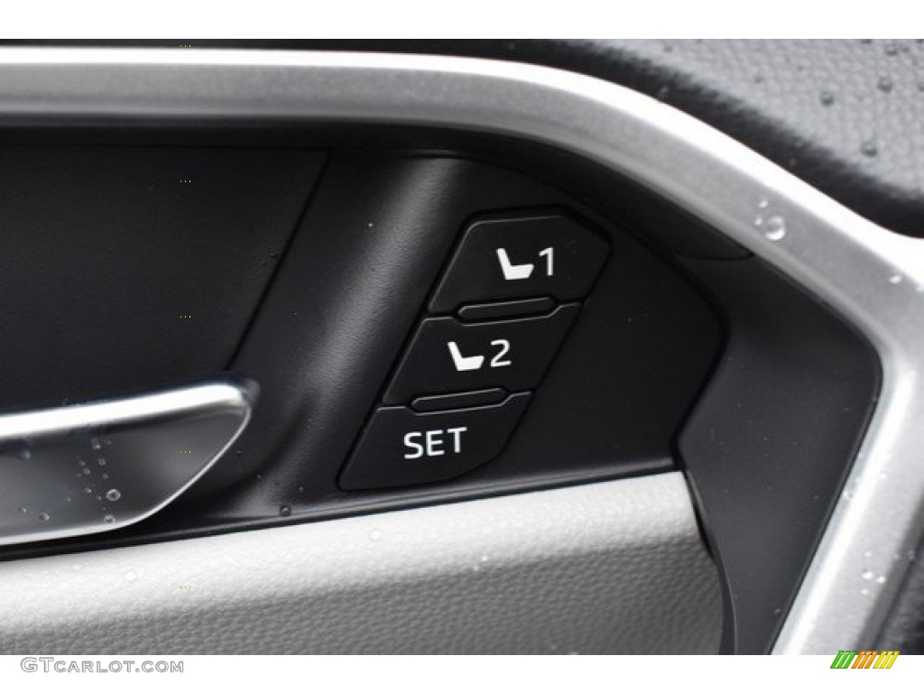 2019 RAV4 XLE AWD - Silver Sky Metallic / Light Gray photo #25