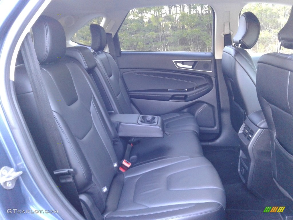 2018 Edge Titanium AWD - Blue / Ebony photo #17