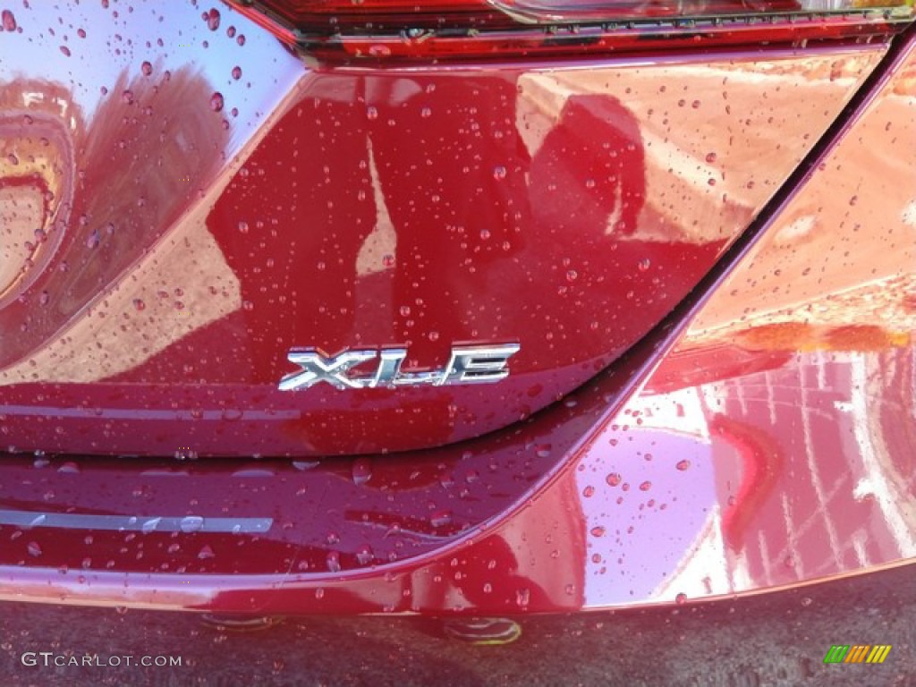 2019 Camry XLE - Ruby Flare Pearl / Black photo #5
