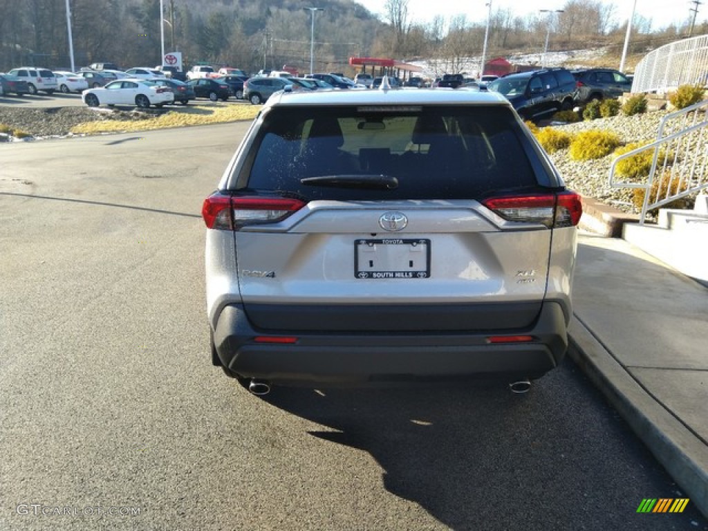 2019 RAV4 XLE AWD - Silver Sky Metallic / Black photo #4