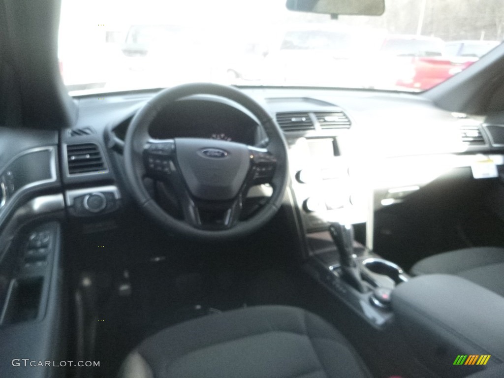 2019 Explorer XLT 4WD - Agate Black / Medium Black photo #9