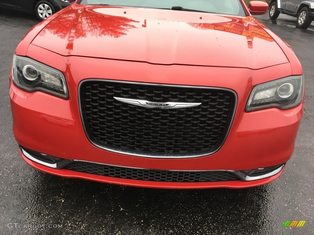 2016 300 S AWD - Redline Red Tri-Coat Pearl / Black photo #8