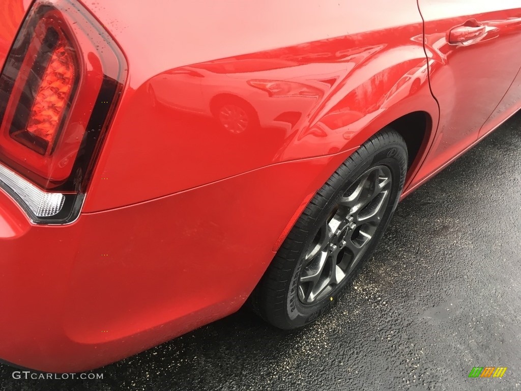 2016 300 S AWD - Redline Red Tri-Coat Pearl / Black photo #13
