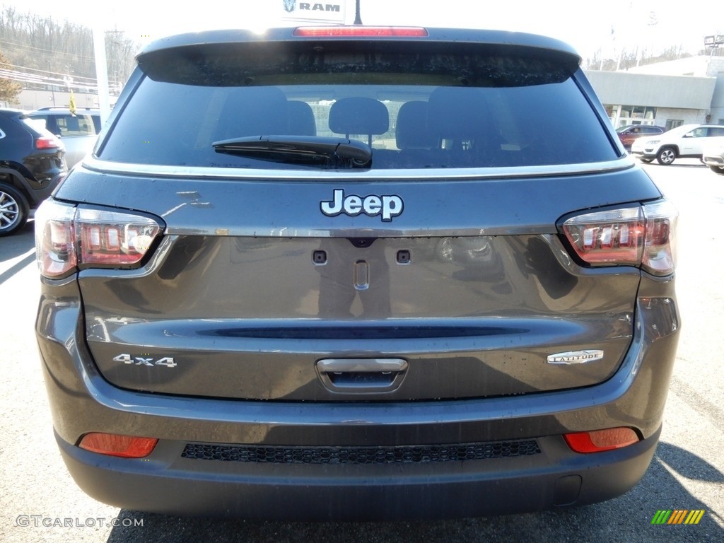 2019 Compass Latitude 4x4 - Granite Crystal Metallic / Black/Ski Gray photo #4