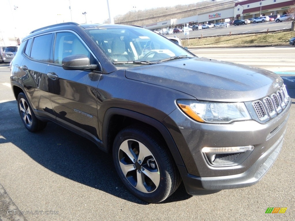 2019 Compass Latitude 4x4 - Granite Crystal Metallic / Black/Ski Gray photo #8