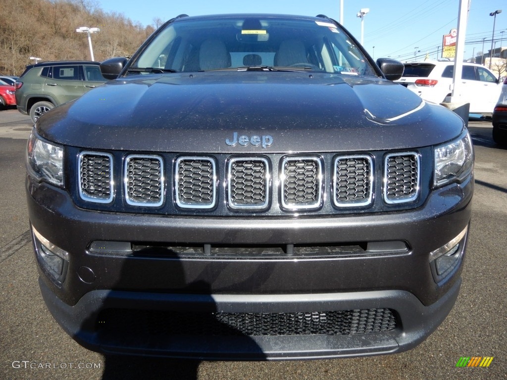 2019 Compass Latitude 4x4 - Granite Crystal Metallic / Black/Ski Gray photo #9