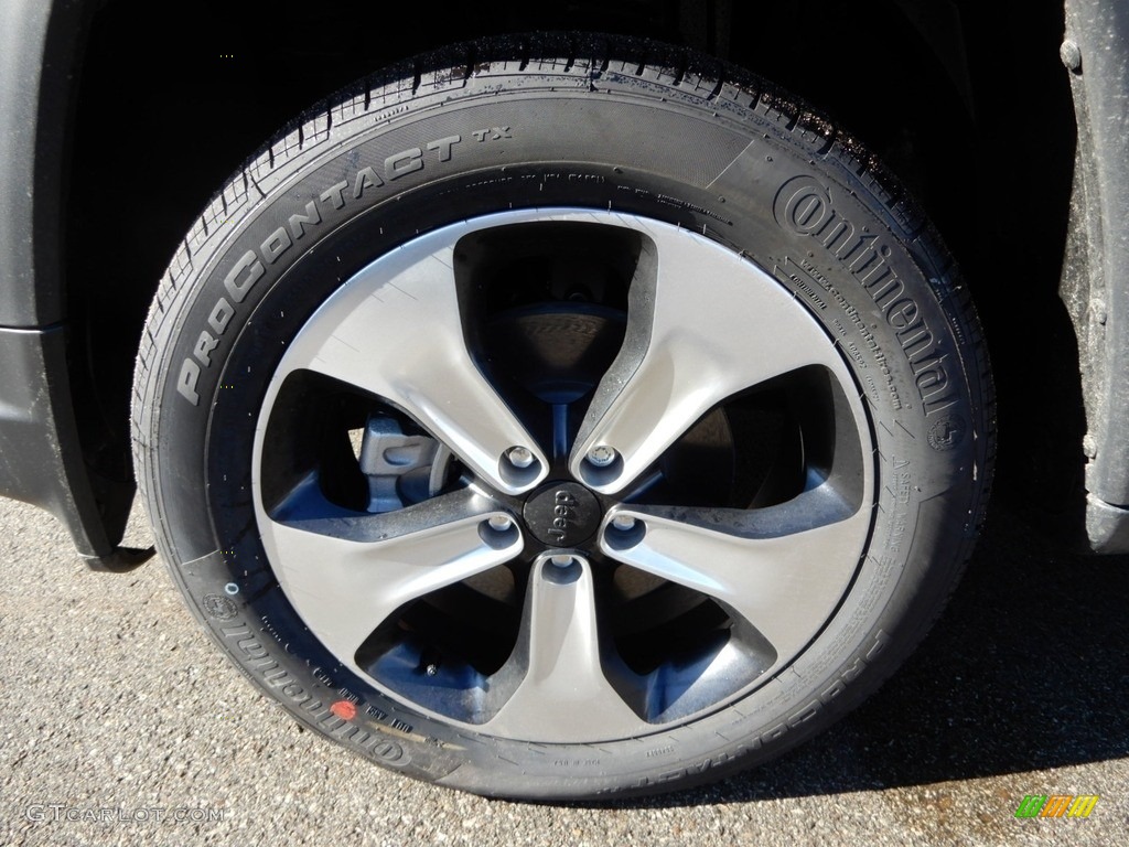 2019 Compass Latitude 4x4 - Granite Crystal Metallic / Black/Ski Gray photo #10