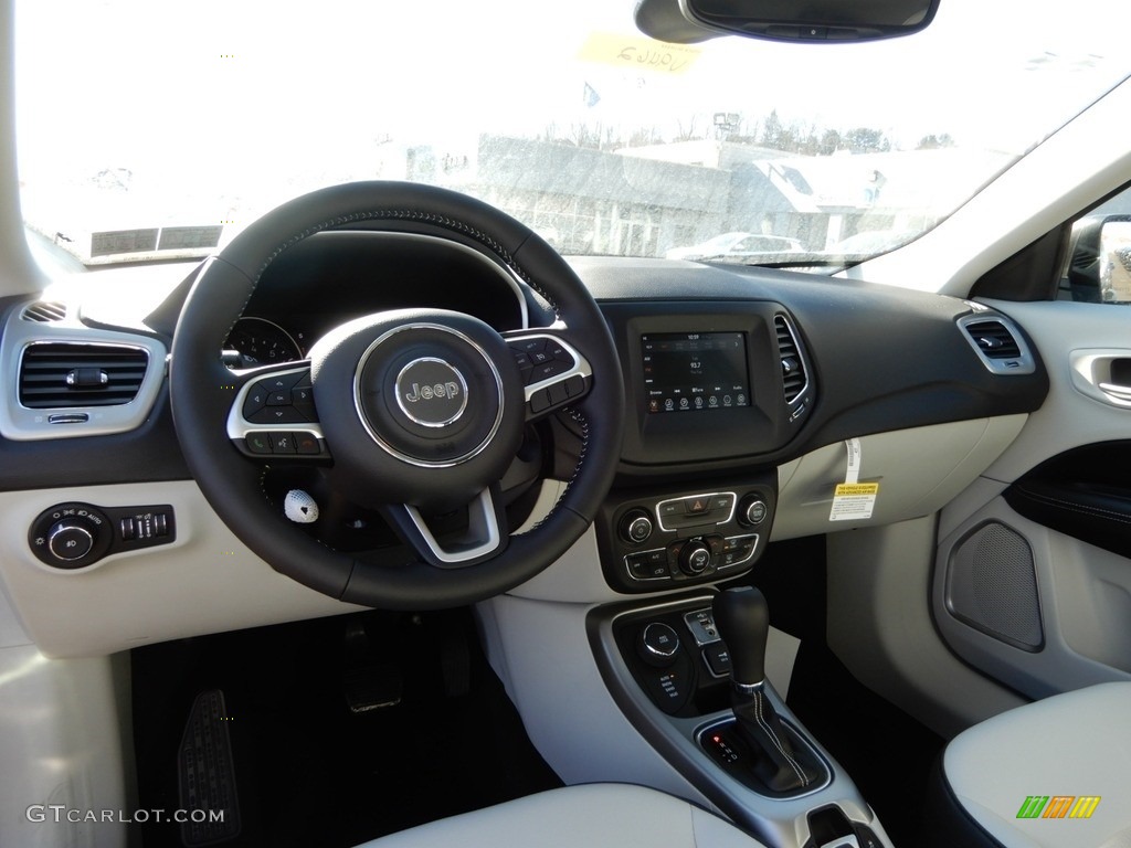 2019 Compass Latitude 4x4 - Granite Crystal Metallic / Black/Ski Gray photo #13