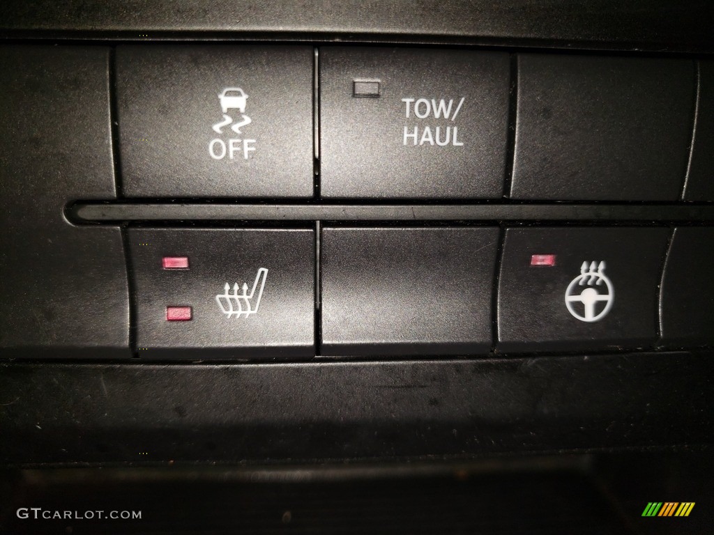 2017 1500 Big Horn Crew Cab 4x4 - Bright Silver Metallic / Black/Diesel Gray photo #26