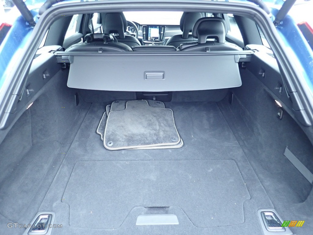 2018 Volvo V90 T6 AWD Trunk Photo #131769410