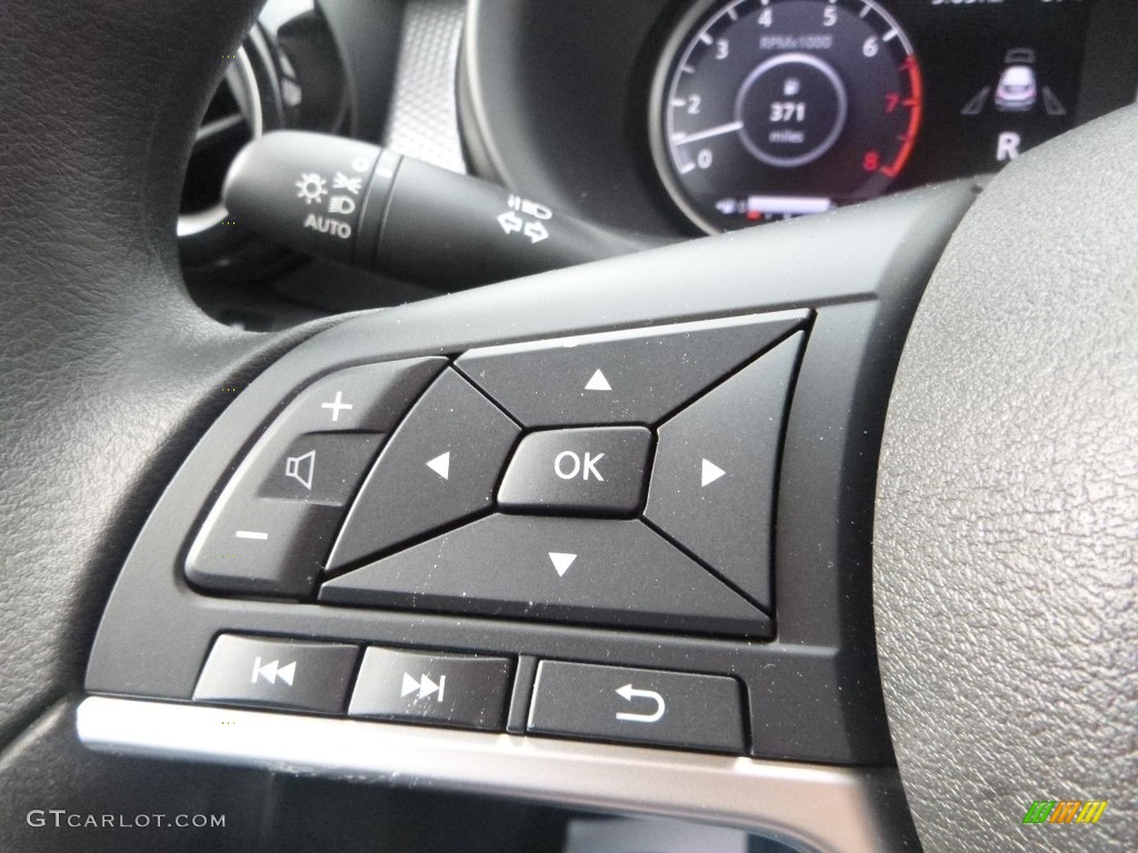 2019 Nissan Kicks SV Controls Photos