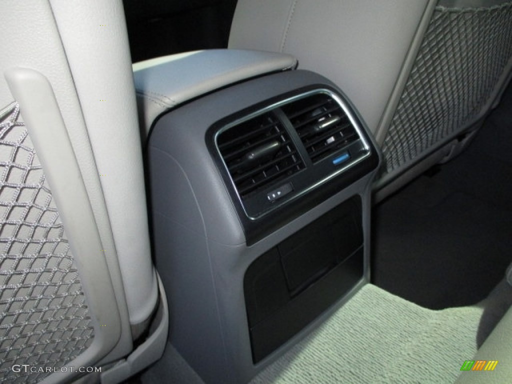 2009 A4 2.0T Premium quattro Sedan - Meteor Grey Pearl Effect / Light Grey photo #35