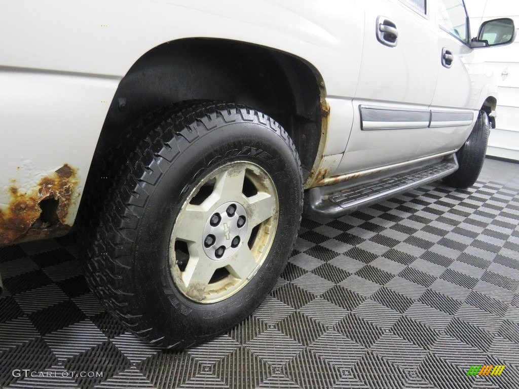 2004 Suburban 1500 LS 4x4 - Silver Birch Metallic / Gray/Dark Charcoal photo #16