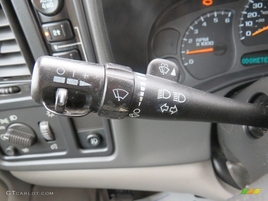 2004 Suburban 1500 LS 4x4 - Silver Birch Metallic / Gray/Dark Charcoal photo #21