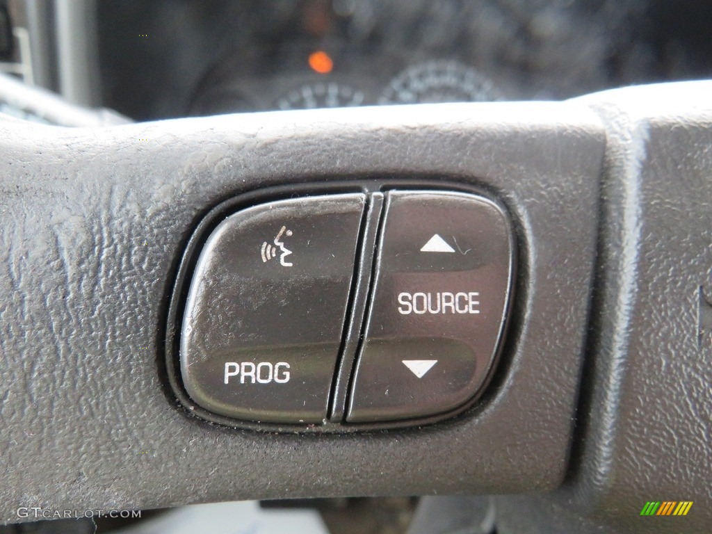 2004 Suburban 1500 LS 4x4 - Silver Birch Metallic / Gray/Dark Charcoal photo #22