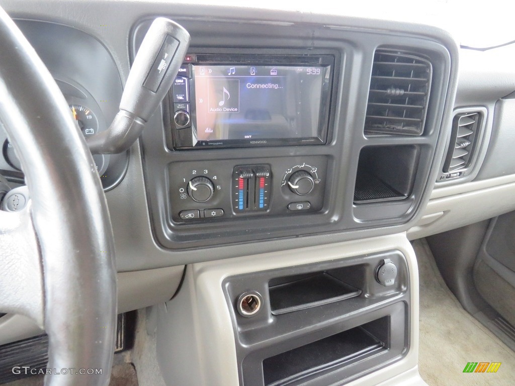 2004 Suburban 1500 LS 4x4 - Silver Birch Metallic / Gray/Dark Charcoal photo #26