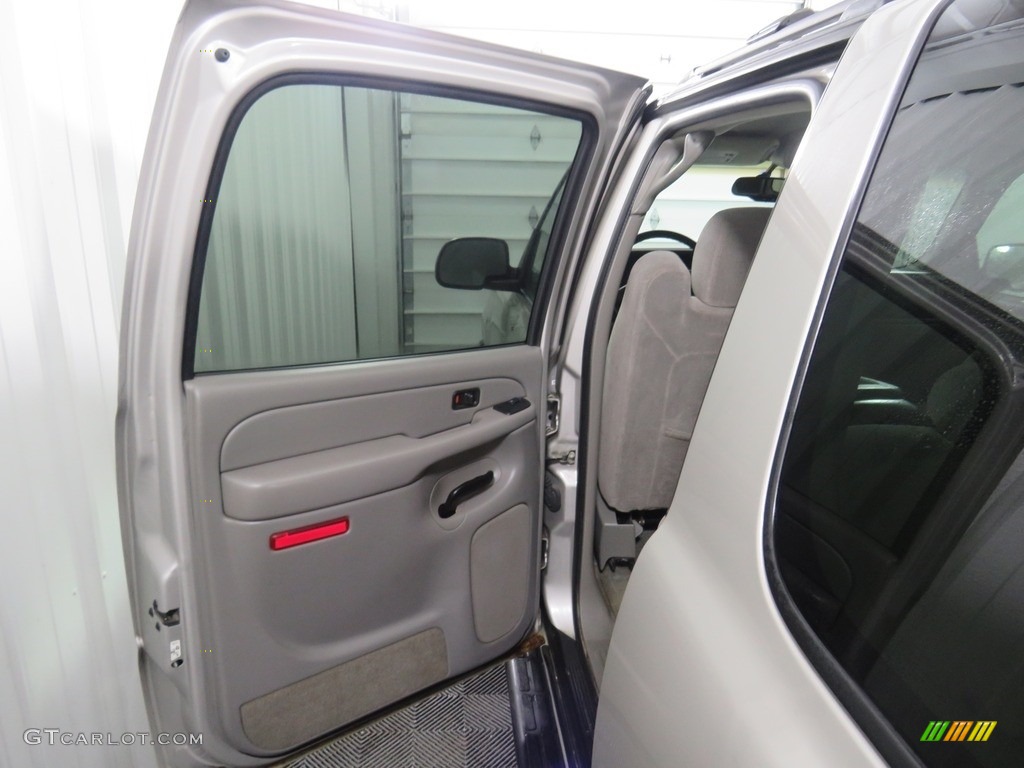 2004 Suburban 1500 LS 4x4 - Silver Birch Metallic / Gray/Dark Charcoal photo #31