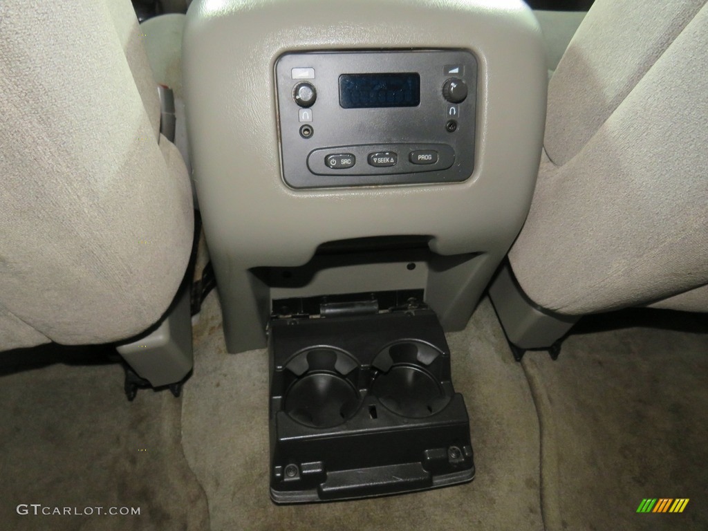 2004 Suburban 1500 LS 4x4 - Silver Birch Metallic / Gray/Dark Charcoal photo #34