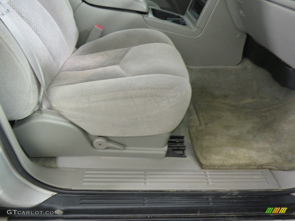2004 Suburban 1500 LS 4x4 - Silver Birch Metallic / Gray/Dark Charcoal photo #39