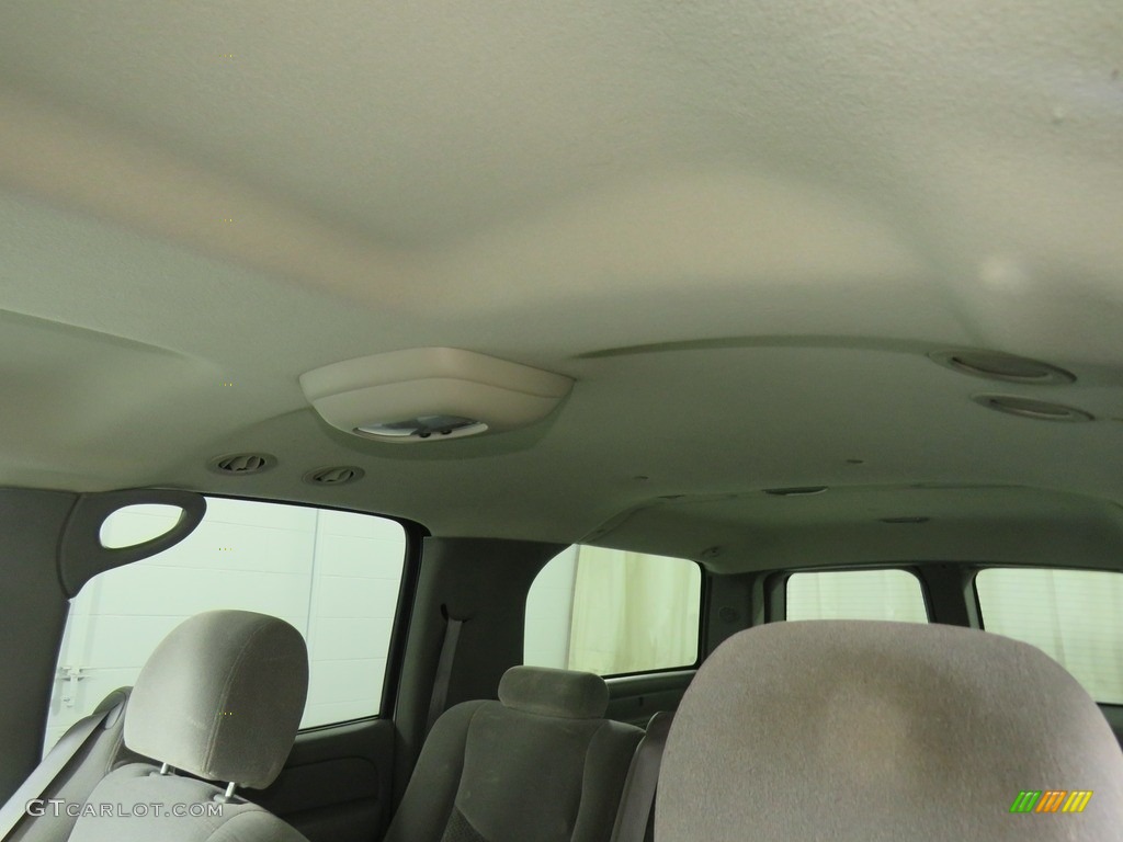 2004 Suburban 1500 LS 4x4 - Silver Birch Metallic / Gray/Dark Charcoal photo #41