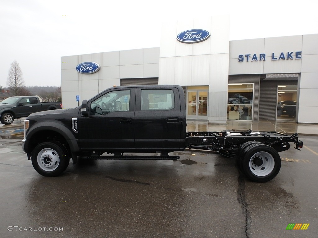 2019 F550 Super Duty XL Crew Cab 4x4 Chassis - Black / Earth Gray photo #8