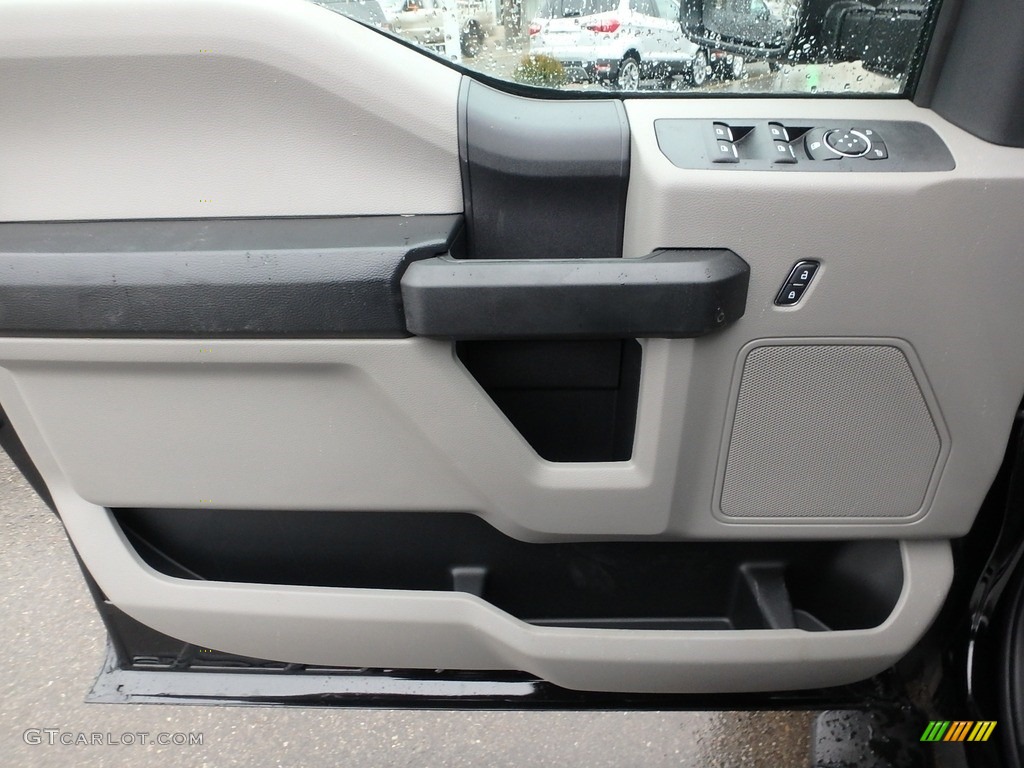2019 Ford F550 Super Duty XL Crew Cab 4x4 Chassis Door Panel Photos