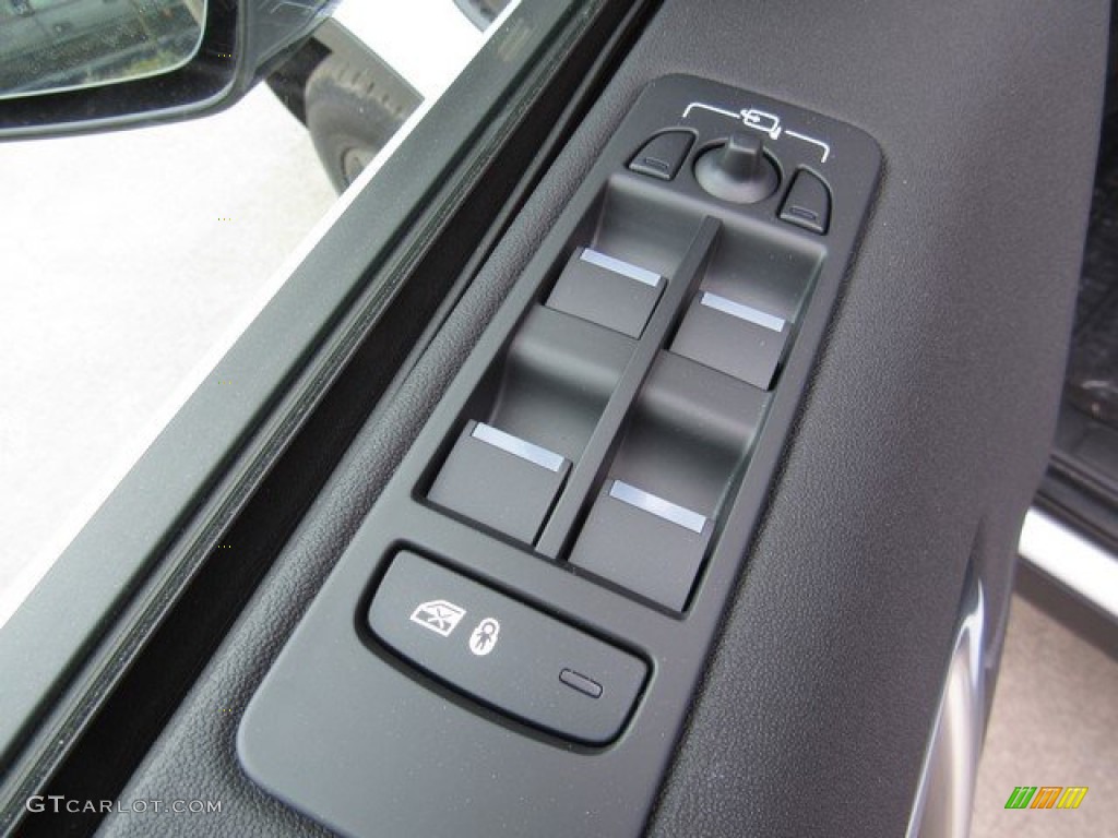2019 Land Rover Discovery Sport HSE Controls Photo #131795195