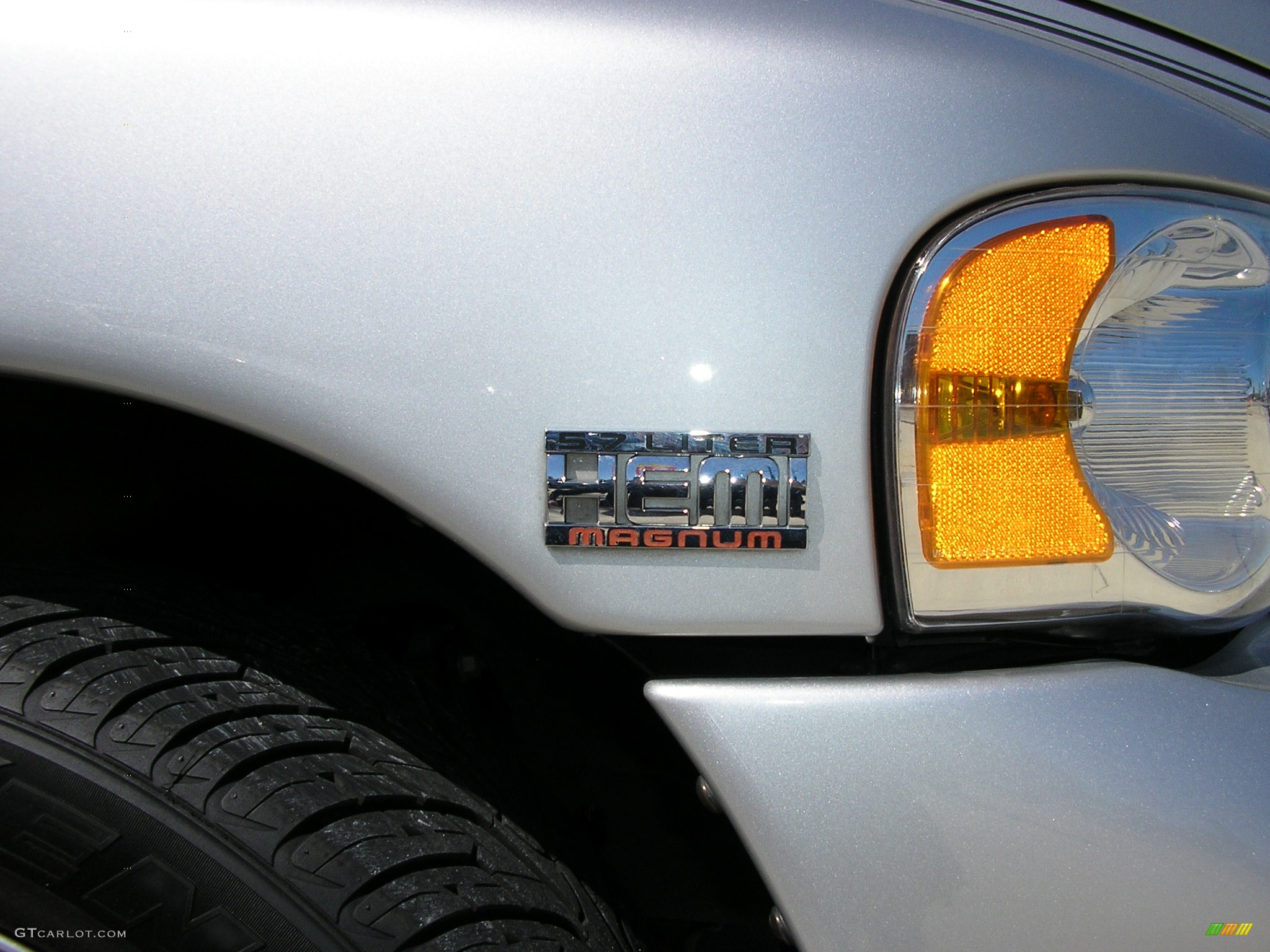 2003 Ram 1500 SLT Quad Cab - Bright Silver Metallic / Gray photo #8