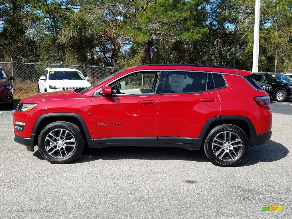 Red-Line Pearl 2019 Jeep Compass Latitude Exterior Photo #131799689