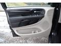 Black Onyx - Grand Caravan SXT Photo No. 25
