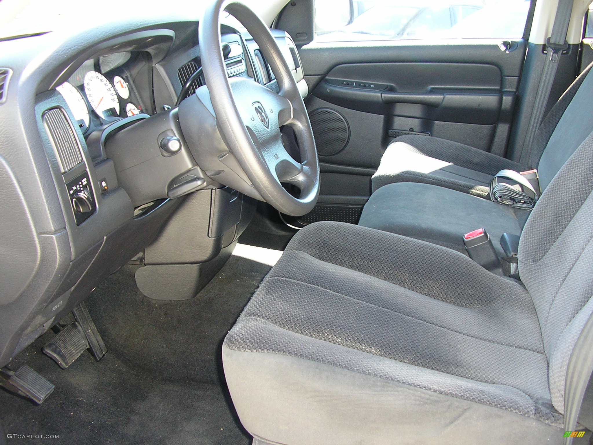 2003 Ram 1500 SLT Quad Cab - Bright Silver Metallic / Gray photo #9