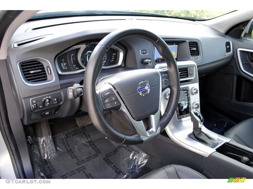 2018 Volvo S60 T5 Dynamic Black Dashboard Photo #131831115