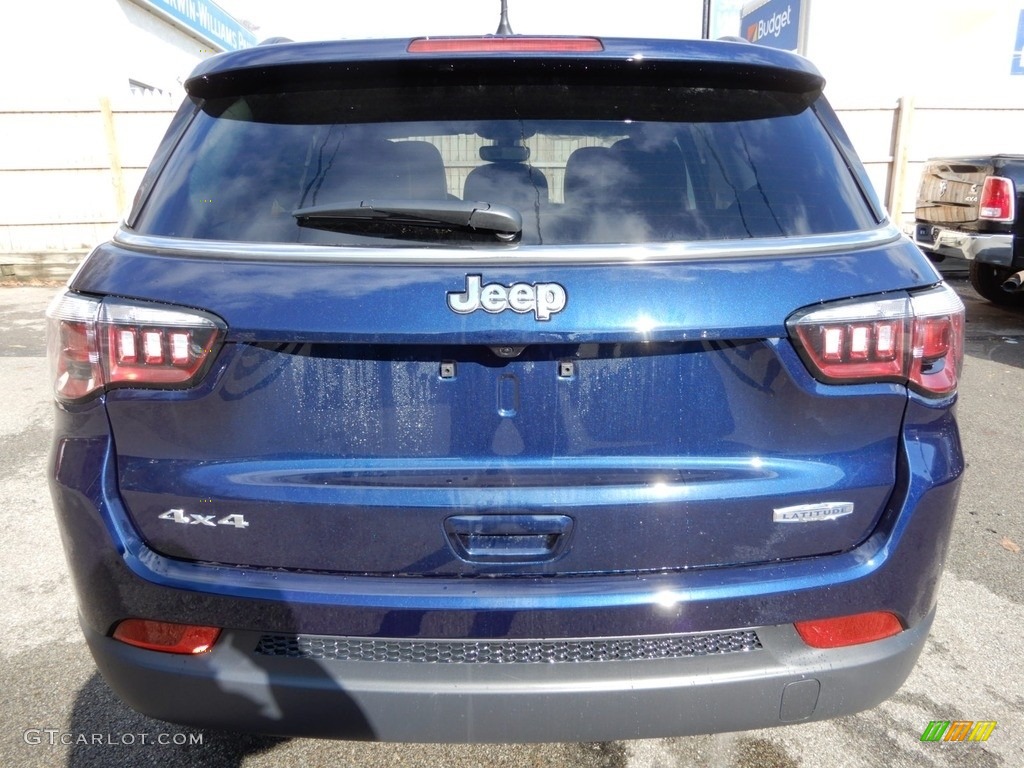 2019 Compass Latitude 4x4 - Jazz Blue Pearl / Black/Ski Gray photo #4