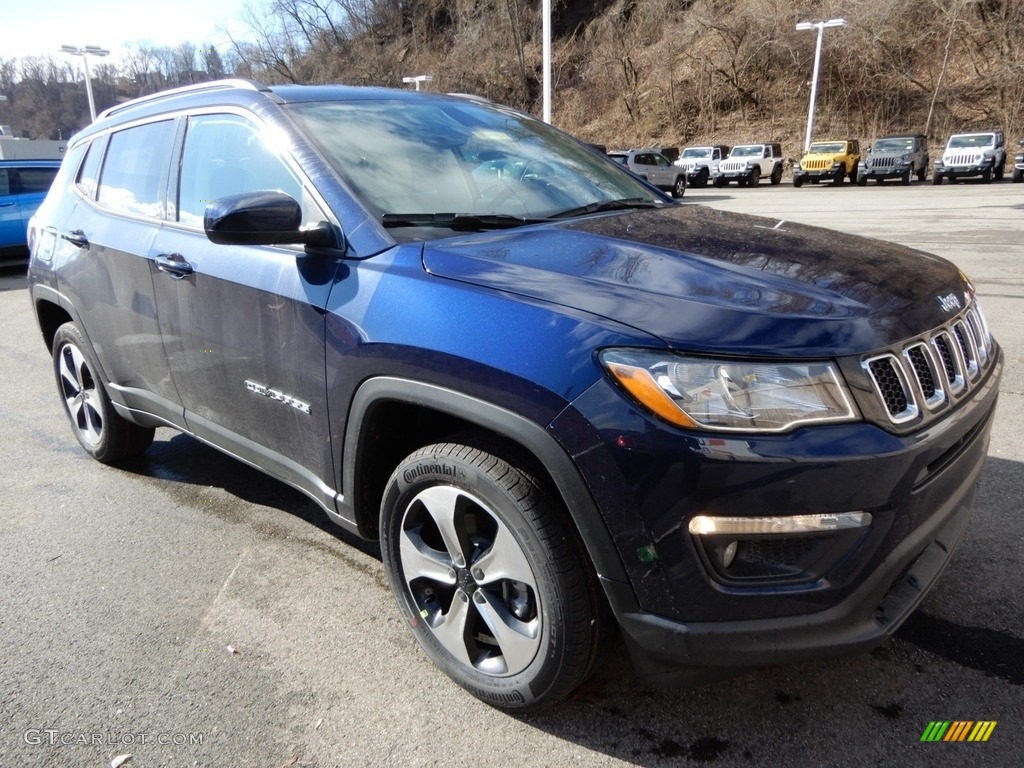 2019 Compass Latitude 4x4 - Jazz Blue Pearl / Black/Ski Gray photo #8