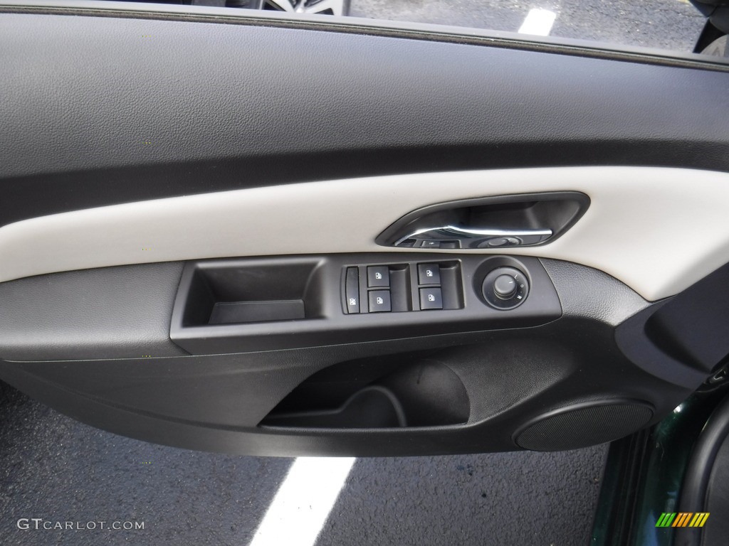 2014 Cruze LS - Rainforest Green Metallic / Jet Black/Medium Titanium photo #12