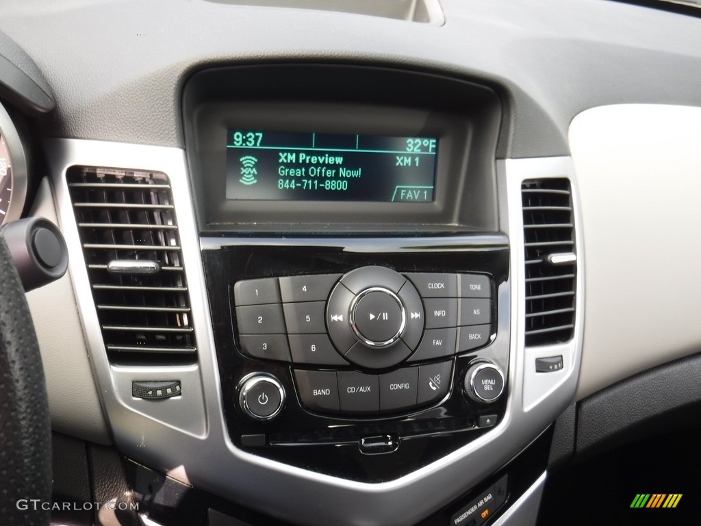 2014 Cruze LS - Rainforest Green Metallic / Jet Black/Medium Titanium photo #13