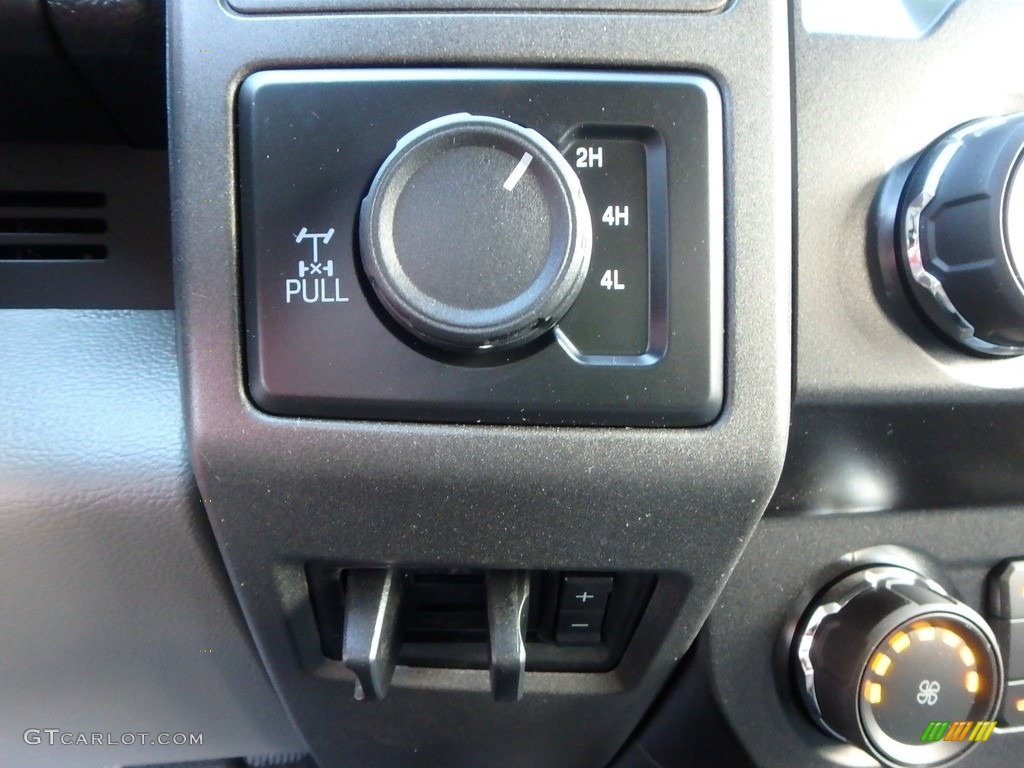 2019 Ford F250 Super Duty XLT Crew Cab 4x4 Controls Photo #131838012