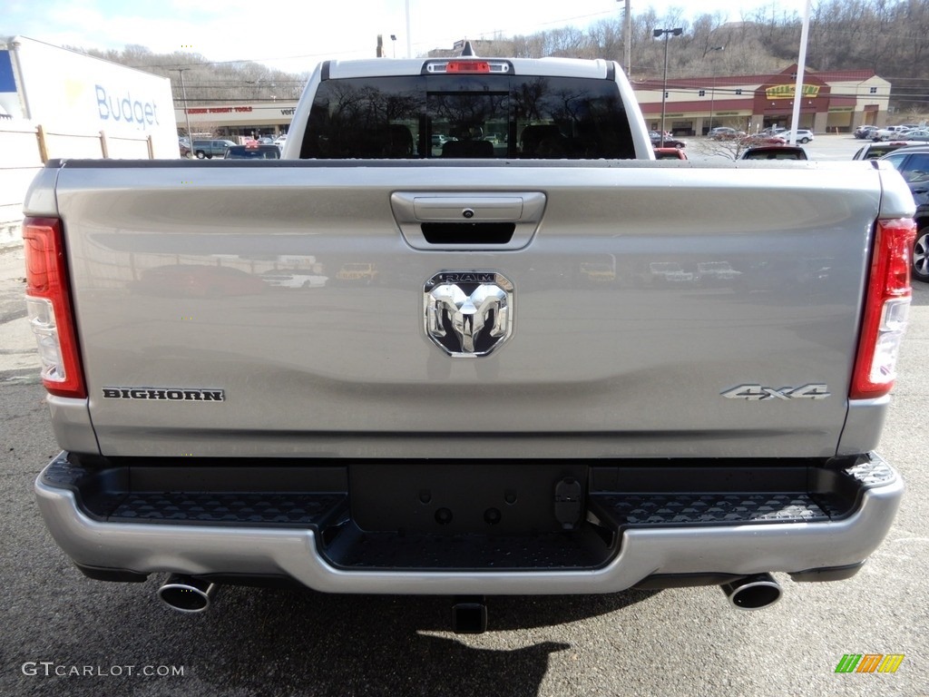 2019 1500 Big Horn Crew Cab 4x4 - Billett Silver Metallic / Black photo #4