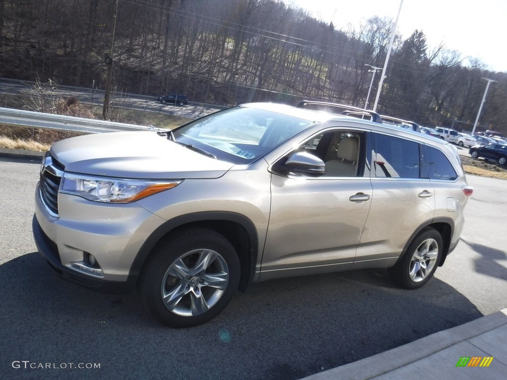 2015 Highlander Limited AWD - Creme Brulee Mica / Almond photo #6