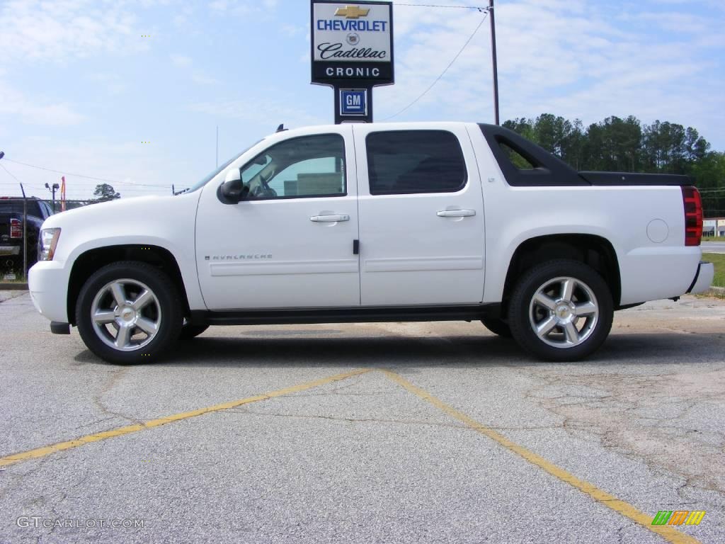 Summit White Chevrolet Avalanche