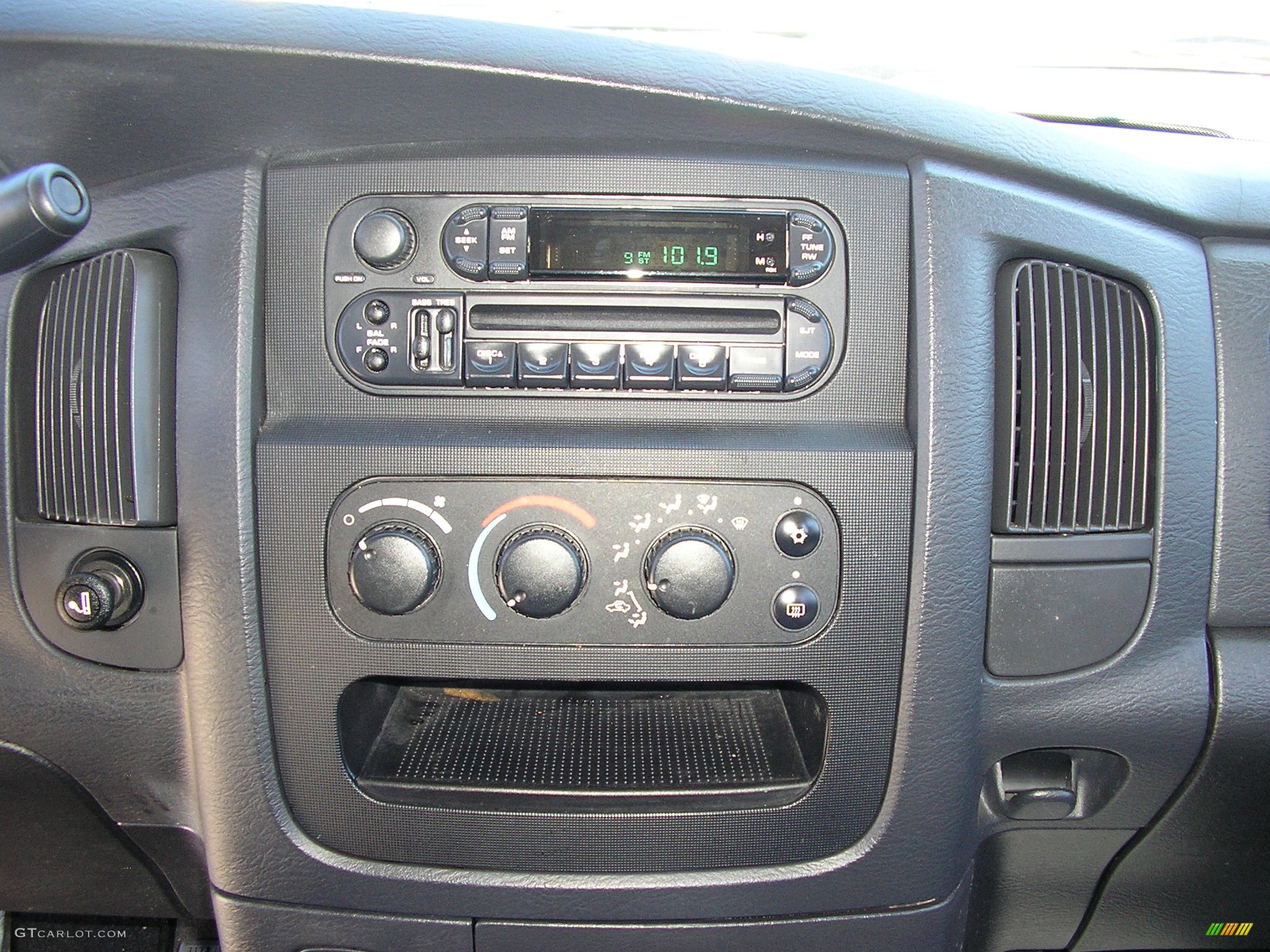 2003 Ram 1500 SLT Quad Cab - Bright Silver Metallic / Gray photo #16