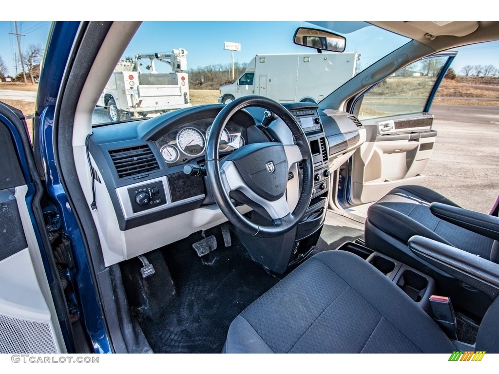 2010 Grand Caravan SXT - Deep Water Blue Pearl Coat / Medium Slate Gray/Light Shale photo #9