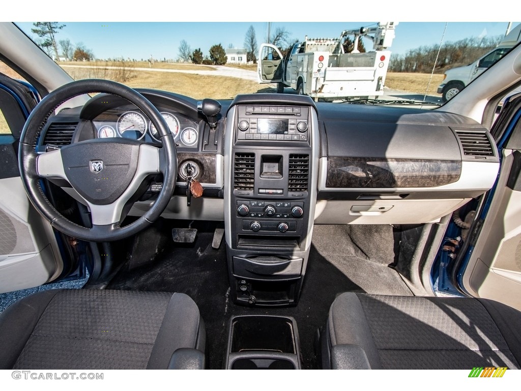 2010 Grand Caravan SXT - Deep Water Blue Pearl Coat / Medium Slate Gray/Light Shale photo #11